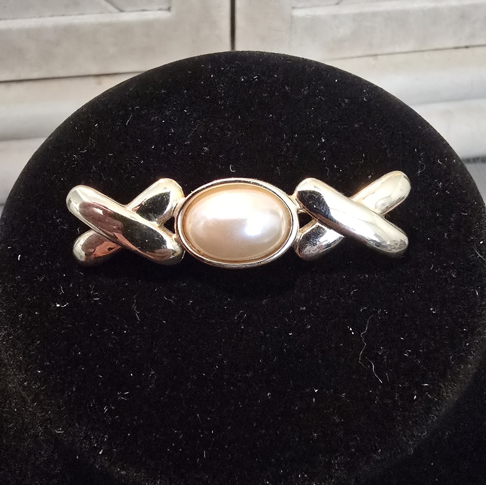 Coralee Gold and Pearl Women's Brooch
